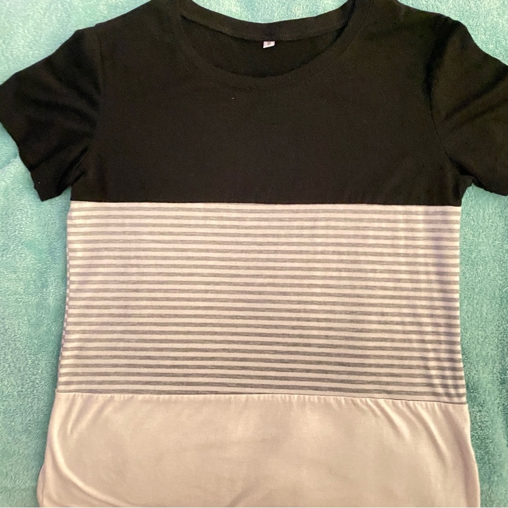 No brand, color block tee, size S.